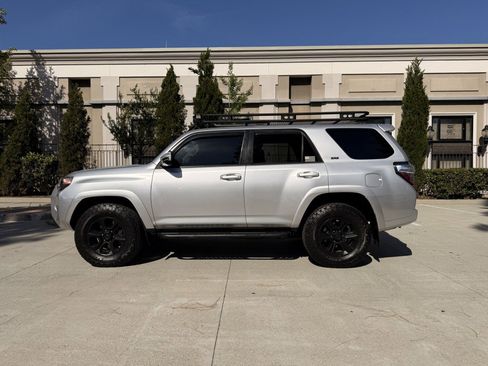Used 2014 Toyota 4Runner SR5 Premium AWD/4WD image 4