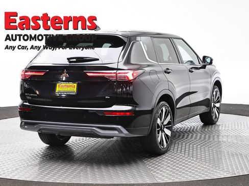 Used 2025 Mitsubishi Outlander SE AWD/4WD image 5