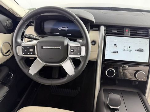 Used 2025 Land Rover Discovery S AWD/4WD image 13