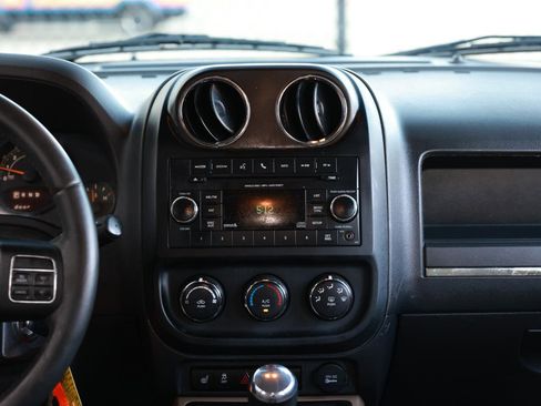 Used 2016 Jeep Patriot Latitude w/ Sun/Sound Group image 30