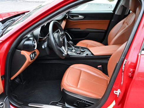 Used 2019 Alfa Romeo Giulia AWD w/ Cold Weather Package image 12