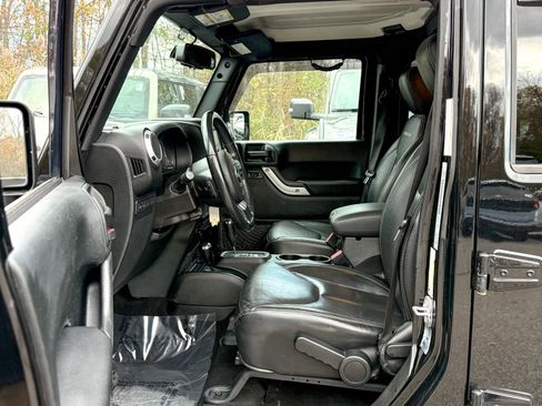 Used 2018 Jeep Wrangler Unlimited Rubicon w/ Connectivity Group image 22