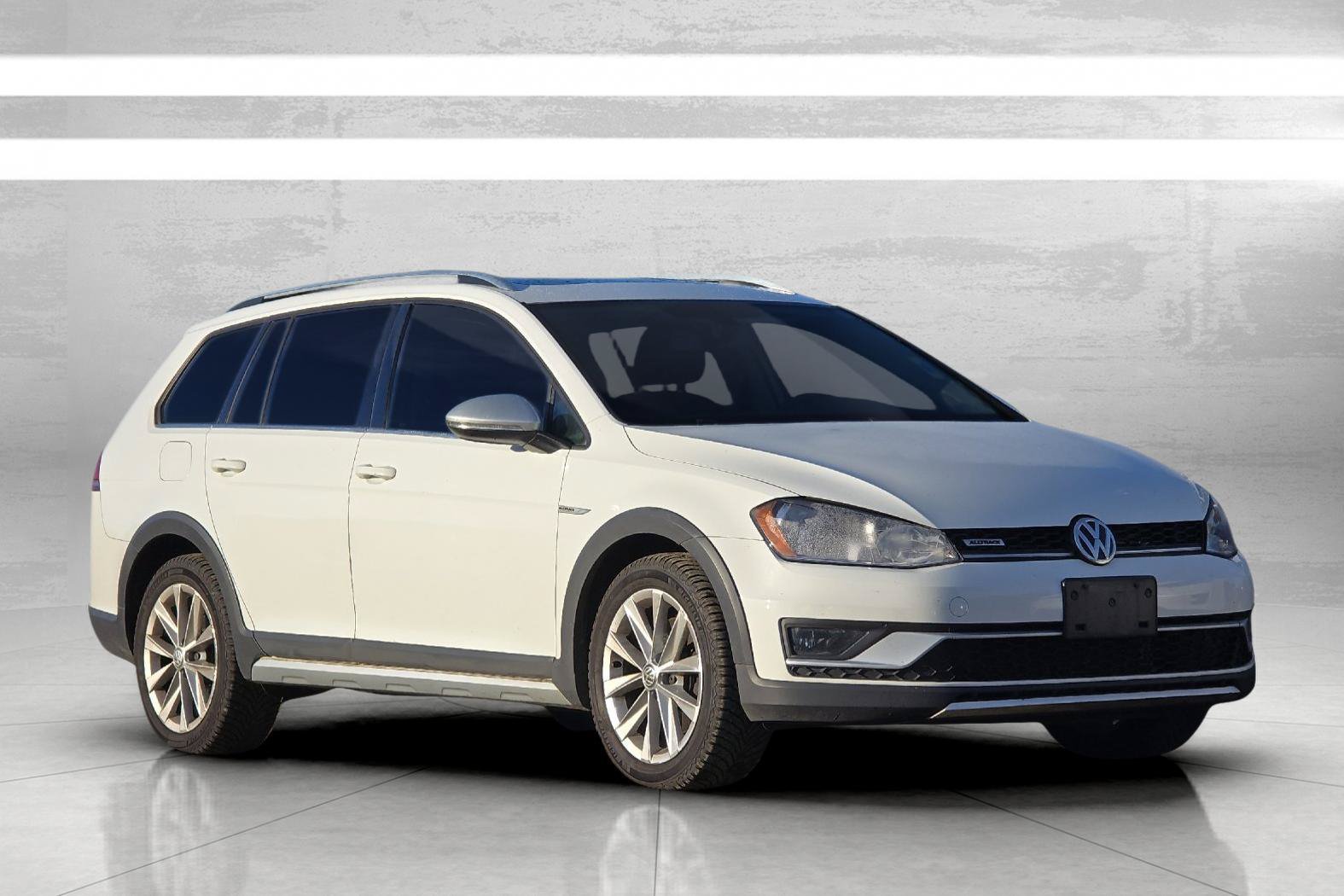 Used 2017 Volkswagen Golf Alltrack SE AWD/4WD image 2