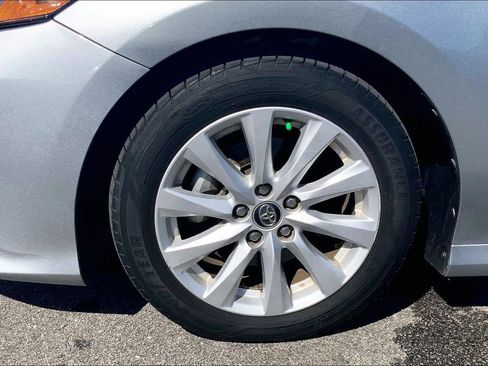 Used 2020 Toyota Camry LE FWD image 9
