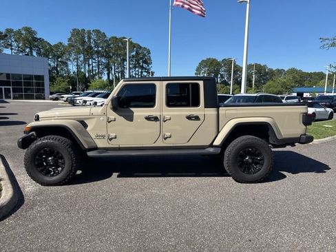 Used 2020 Jeep Gladiator Overland w/ Popular Equipment Package AWD/4WD image 12
