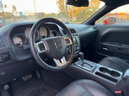 Used 2012 Dodge Challenger R/T image 9