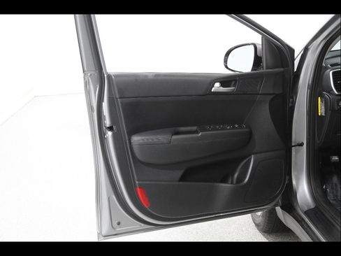 Used 2021 Kia Sportage LX w/ LX Fwd Popular Package image 4