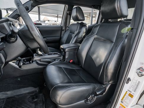 Used 2018 Toyota Tacoma TRD Off-Road image 17