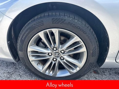 Used 2017 Toyota Camry SE w/ Moonroof Package image 12