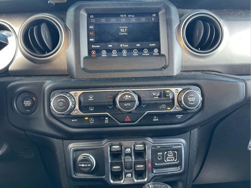 Used 2020 Jeep Gladiator Sport w/ Quick Order Package 24S image 17