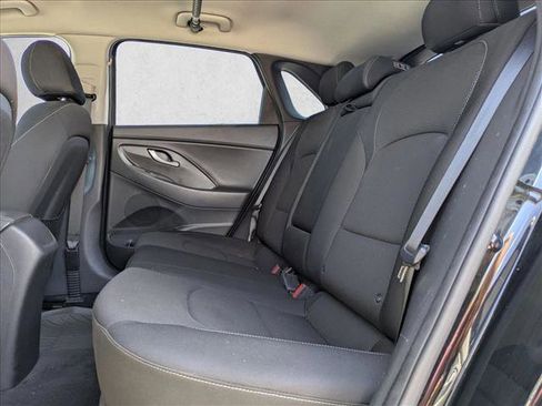 Used 2019 Hyundai Elantra GT FWD image 17
