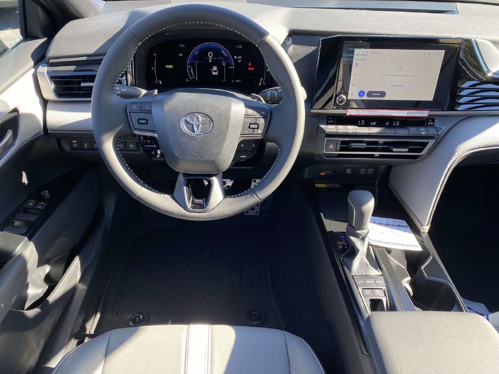 New 2026 Toyota Camry Hybrid FWD image 8