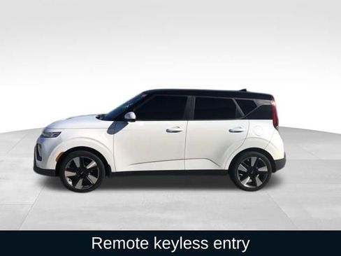 Used 2020 Kia Soul S image 2