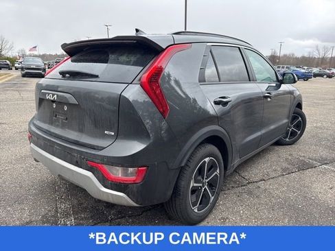 Used 2023 Kia Niro EX image 4