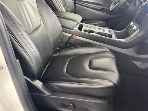 Used 2021 Ford Edge Titanium image 15