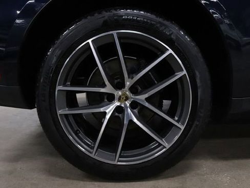 Used 2023 Porsche Macan AWD/4WD image 34