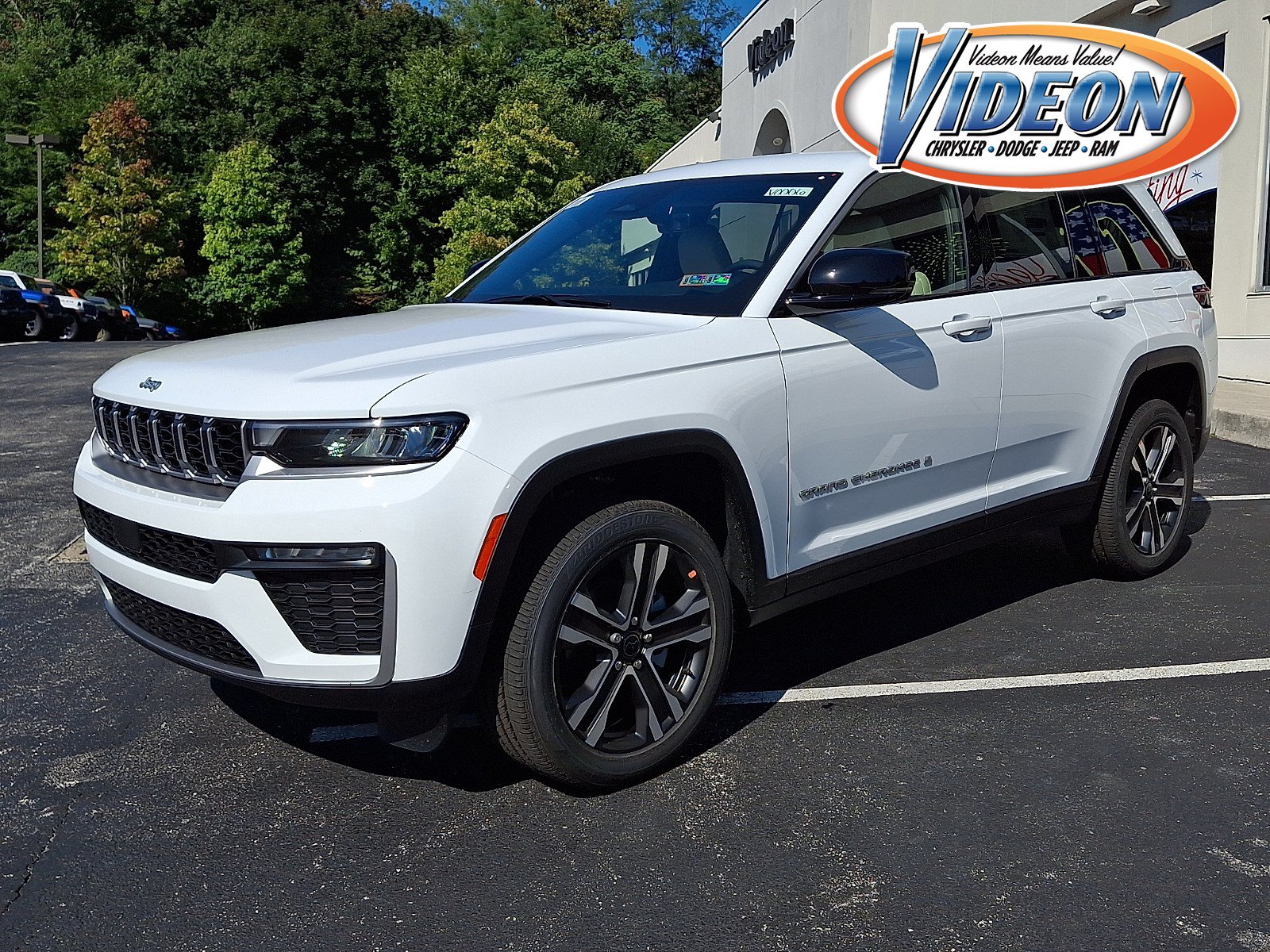 New 2027 Jeep Grand Cherokee Limited AWD/4WD image 1