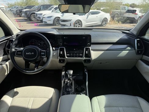 Certified 2022 Kia Sorento S w/ Panoramic Sunroof Package image 19