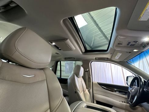 Used 2020 Cadillac Escalade Luxury AWD/4WD image 20