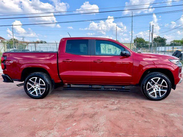 Used 2023 Chevrolet Colorado Z71 w/ Z71 Convenience Package 2 AWD/4WD image 4