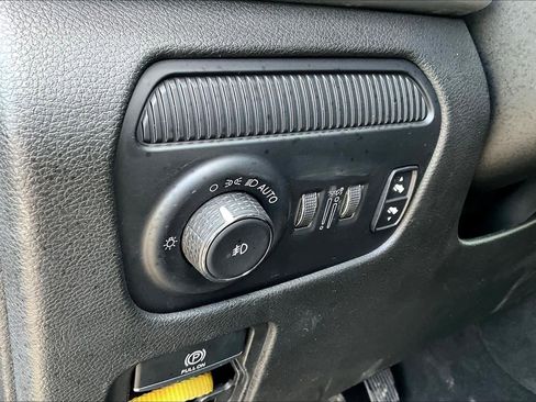 Used 2024 Jeep Wagoneer L Series II w/ Flexible Seating Group image 27