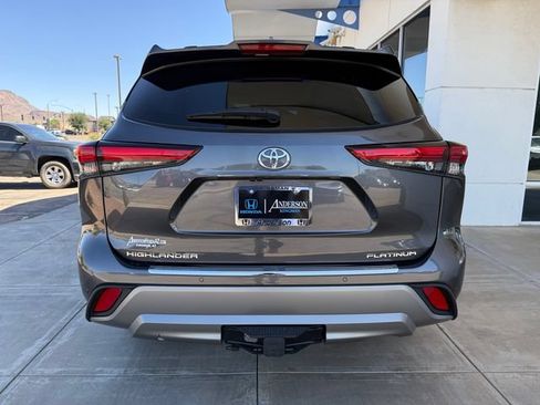 Used 2021 Toyota Highlander Platinum FWD image 7