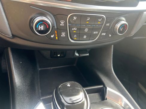 Used 2019 Chevrolet Traverse LT image 21