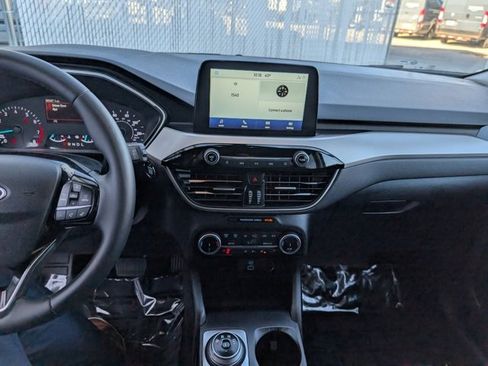 Used 2022 Ford Escape SE w/ SE Sport Appearance Package image 5