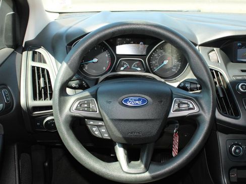 Used 2015 Ford Focus SE FWD image 10