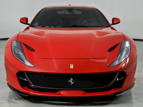 Used 2018 Ferrari 812 Superfast RWD image 4