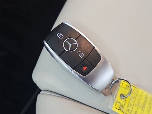 Used 2022 Mercedes-Benz GLA 250 4MATIC image 35