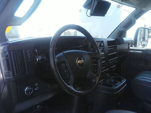Used 2022 Chevrolet Express 3500 w/ Power Convenience Package RWD image 3