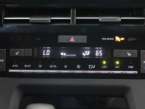 Used 2019 Toyota Avalon XSE w/ All Weather Liner Package FWD image 26