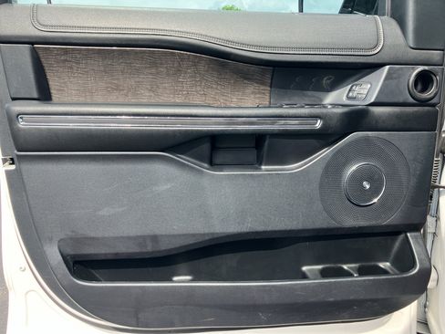 Used 2019 Ford Expedition Limited w/ Equipment Group 302A AWD/4WD image 13