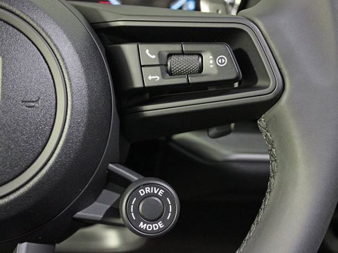 Used 2025 Porsche Cayenne Coupe image 25