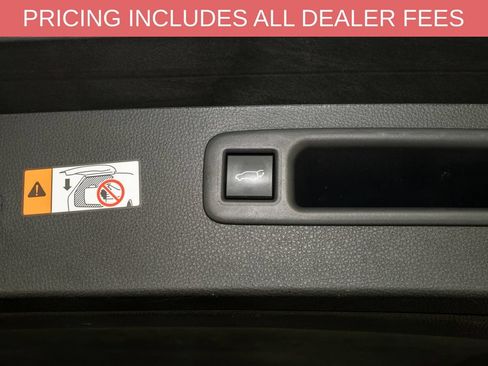 Used 2025 Toyota Highlander LE FWD image 6