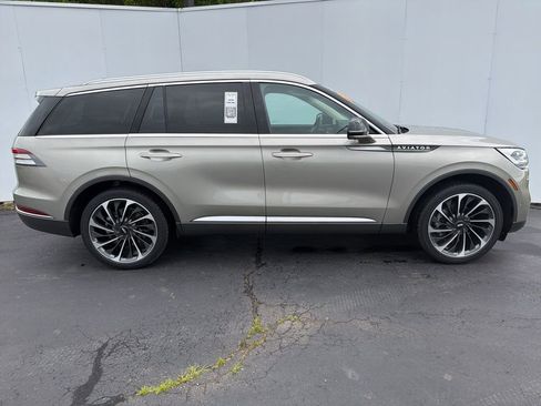 Used 2023 Lincoln Aviator Reserve w/ Equipment Group 201A AWD/4WD image 2