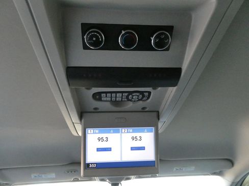 Used 2011 Chrysler Town & Country Touring-L w/ Entertainment Group #2 image 28