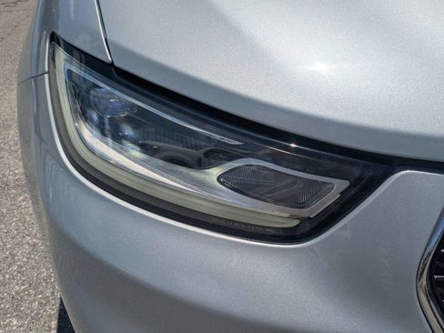 Used 2024 Chrysler Pacifica Touring-L FWD image 10