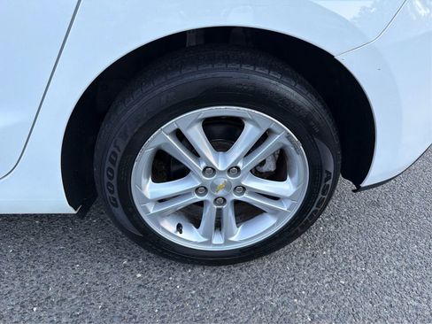 Used 2017 Chevrolet Cruze LT w/ Sun And Sound Package FWD image 16