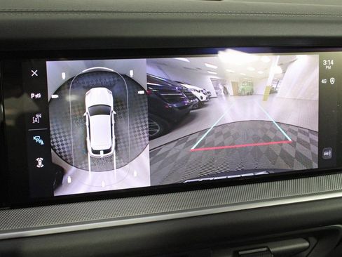 Certified 2025 Porsche Cayenne AWD/4WD image 28