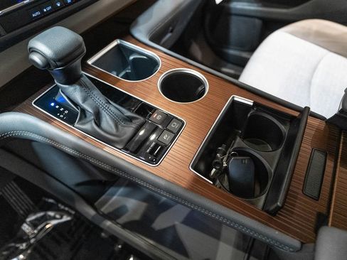 Used 2024 Toyota Sienna LE image 24