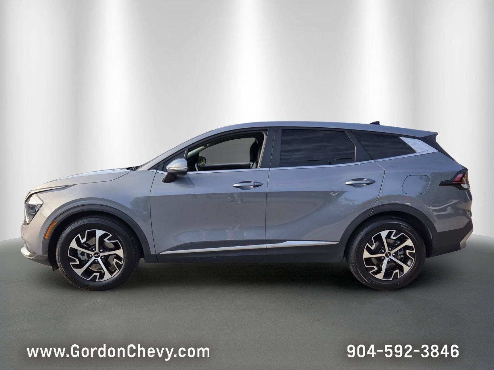 Used 2023 Kia Sportage EX FWD image 2