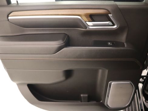 Used 2024 Chevrolet Silverado 2500 High Country w/ Technology Package image 17