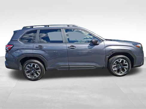 Used 2025 Subaru Forester Premium AWD/4WD image 7