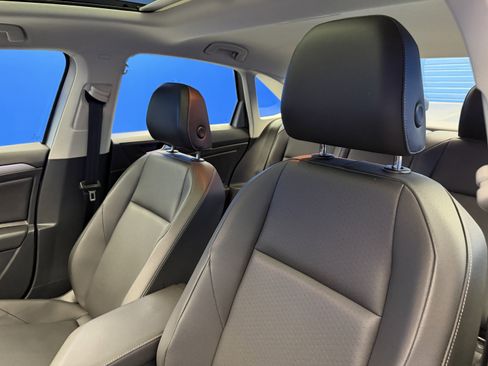 Used 2019 Volkswagen Jetta SE FWD image 12
