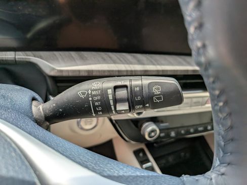 Used 2025 Kia Telluride EX w/ EX Captain's Chair Package FWD image 30