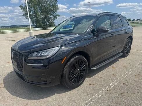 Used 2025 Lincoln Corsair AWD w/ Jet Appearance Package image 3