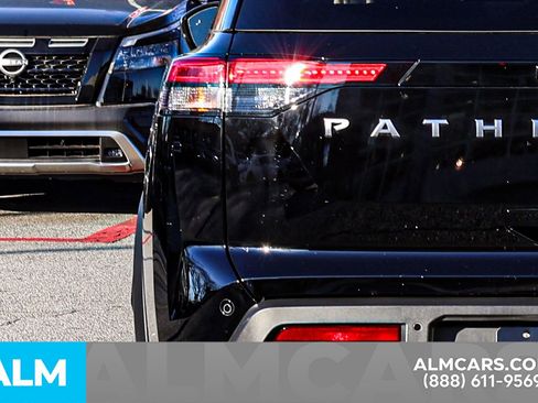 Used 2025 Nissan Pathfinder SV image 13