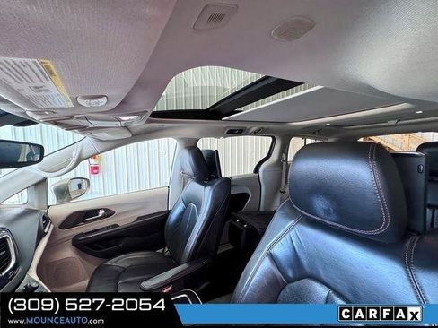 Used 2018 Chrysler Pacifica Touring-L Plus FWD image 21
